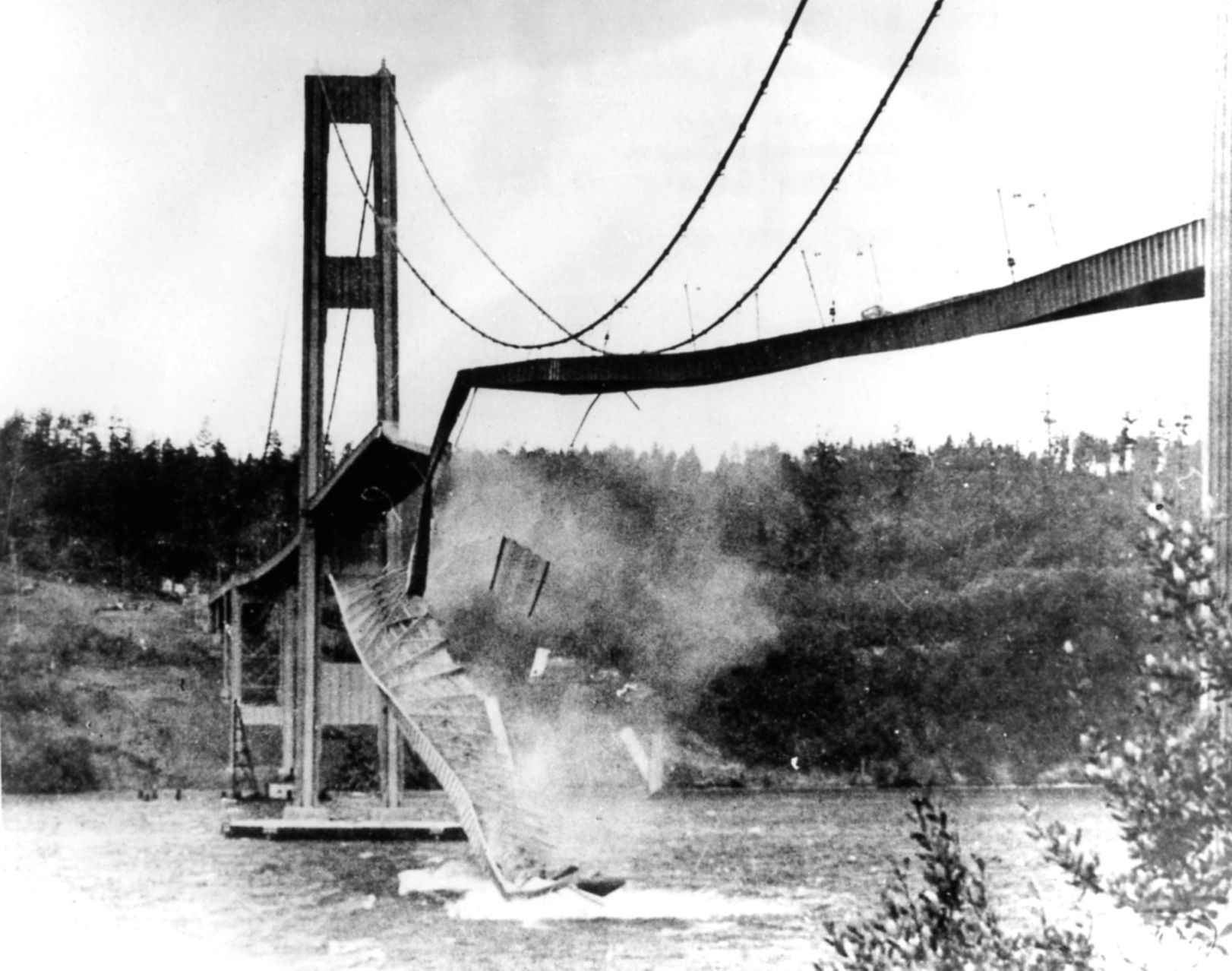 1940: TACOMA BRIDGE COLLAPSE